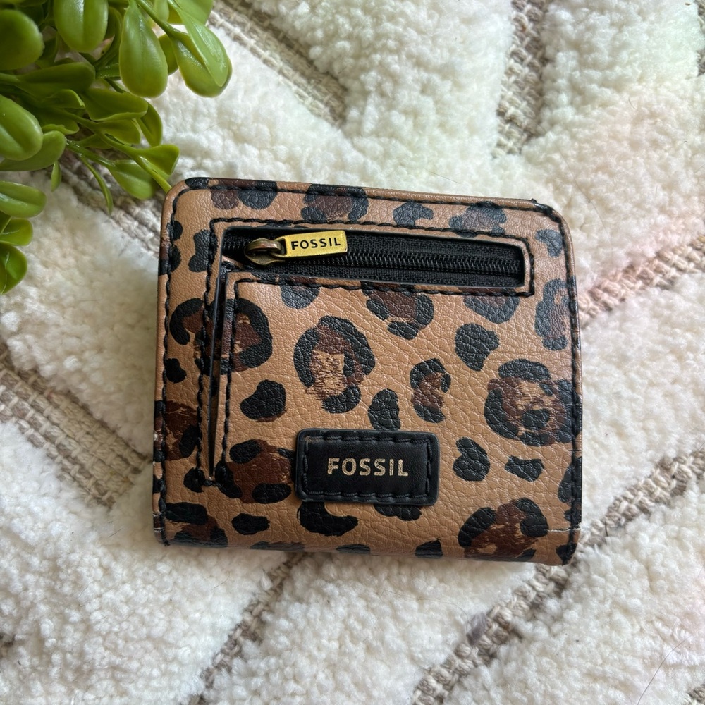 Fossil Leopard Print Pebble Leather Small Bi-Fold Wallet